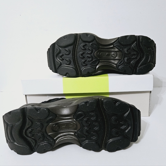 Nike Wmn Air Max Flyknit Venture - Picture 5 of 7